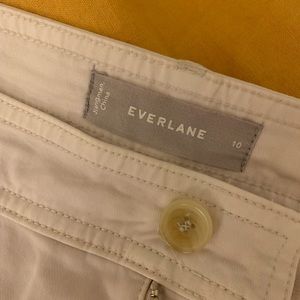 Everlane The Wide Leg Crop Cargo Pant in Bone. Size 10.
